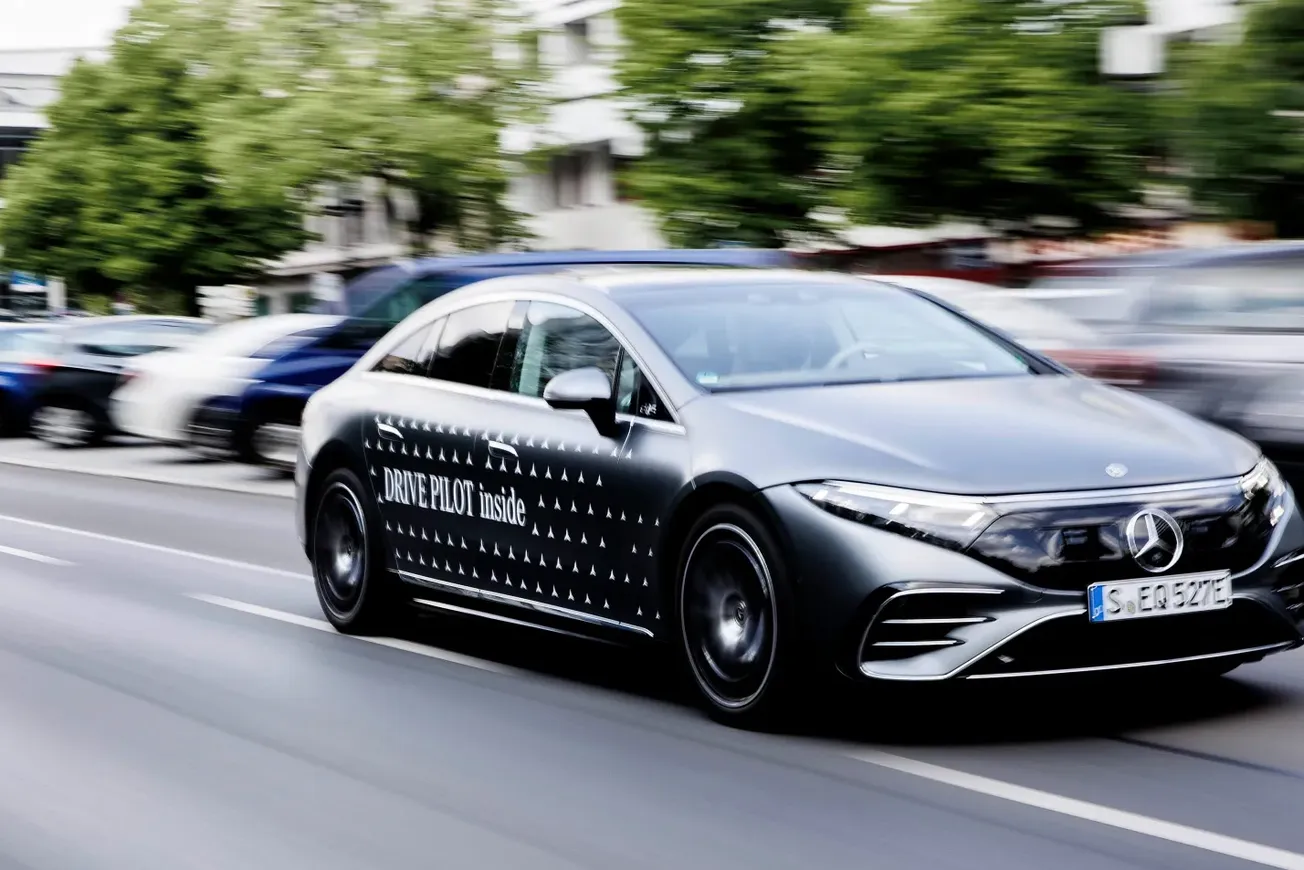 Mercedes diventa il primo produttore di auto autonome  negli Stati Uniti