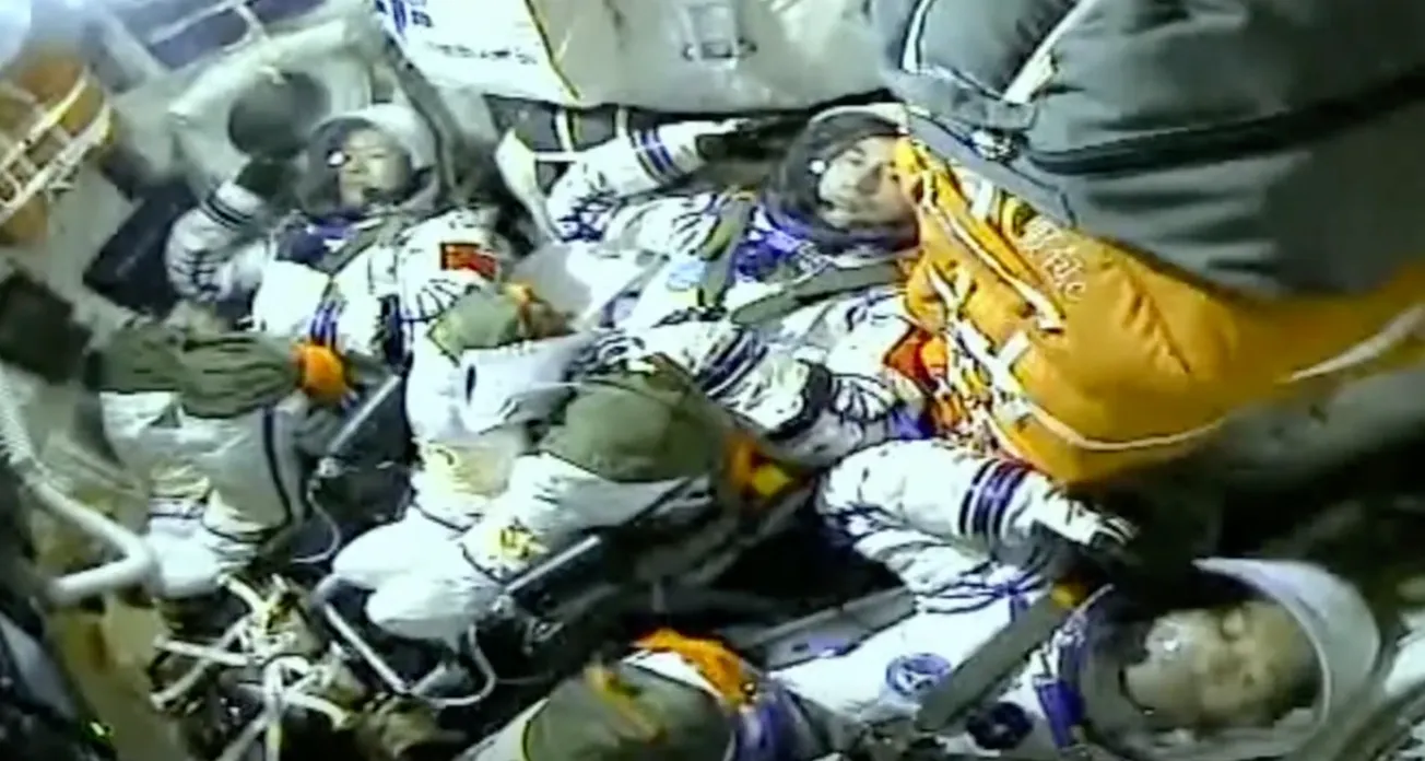 La Cina lancia 3 astronauti verso la stazione spaziale Tiangong con la missione Shenzhou 18 (video)