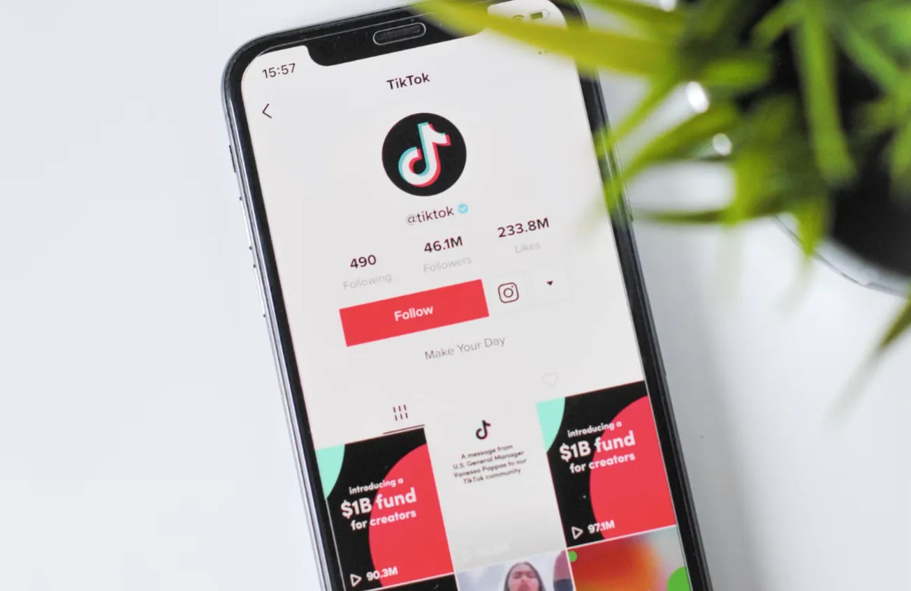 Senatore USA afferma che il termine per la cessione di TikTok potrebbe ampliarsi a un anno