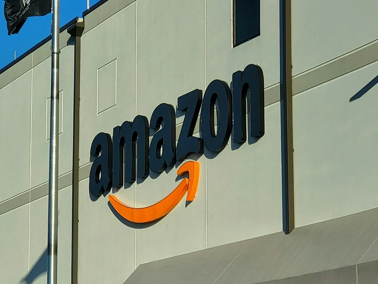 Amazon investe 11 miliardi di dollari per espandere cloud e logistica in Germania